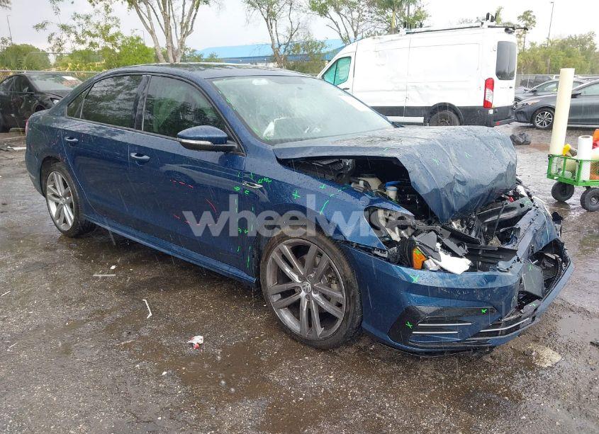 2018 Volkswagen Passat 2.0T R-LINE/2.0T S (VIN 1VWAA7A30JC021740) main photo