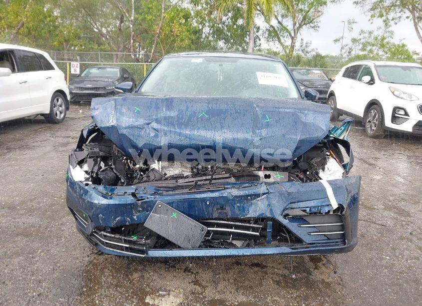 Photo 13 of 2018 Volkswagen Passat 2.0T R-LINE/2.0T S (VIN 1VWAA7A30JC021740)