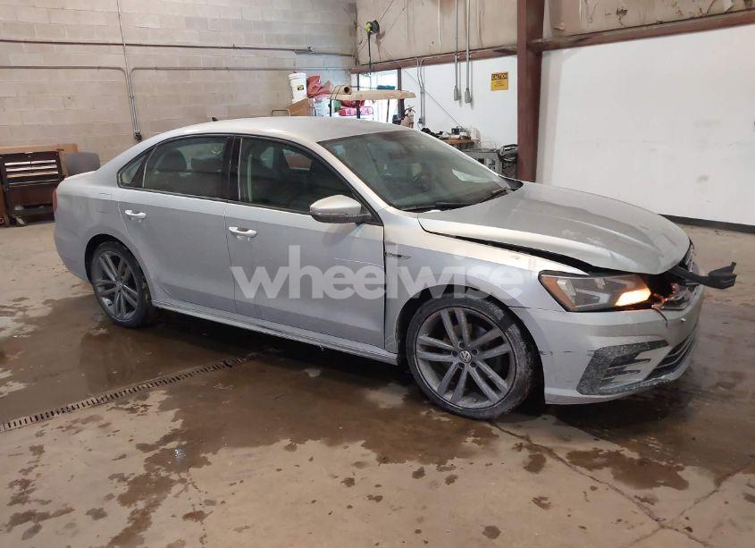 2018 Volkswagen Passat 2.0T R-LINE/2.0T S (VIN 1VWAA7A30JC037243) main photo
