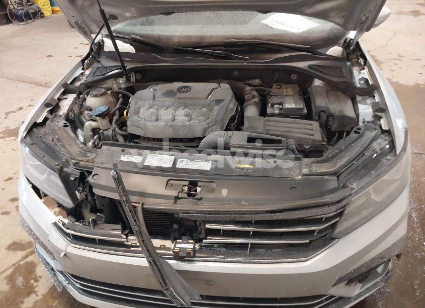 Photo 10 of 2018 Volkswagen Passat 2.0T R-LINE/2.0T S (VIN 1VWAA7A30JC037243)