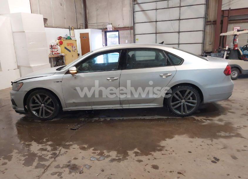 Photo 14 of 2018 Volkswagen Passat 2.0T R-LINE/2.0T S (VIN 1VWAA7A30JC037243)
