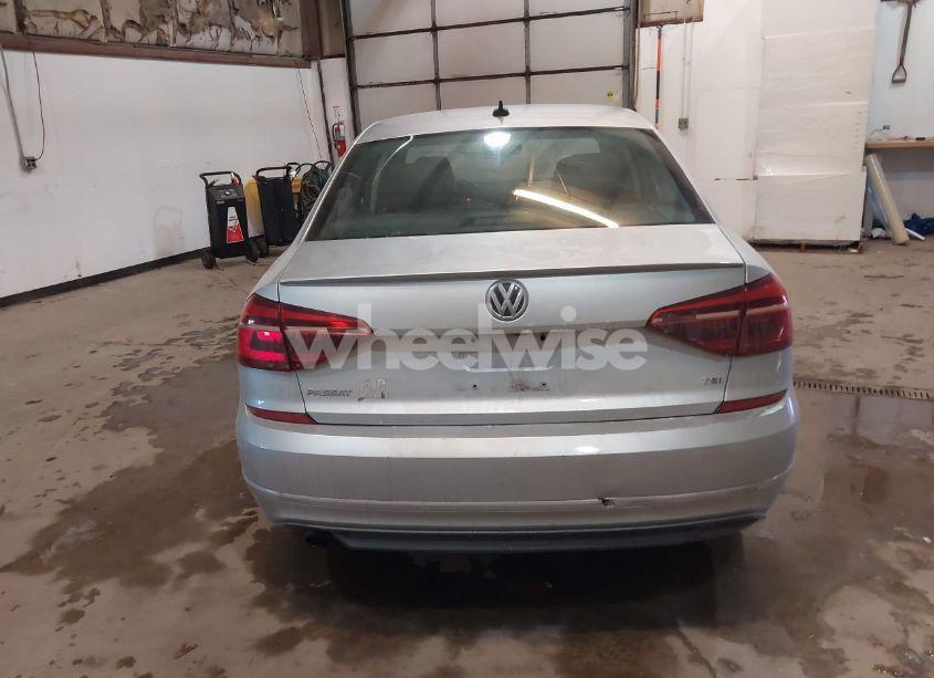 Photo 16 of 2018 Volkswagen Passat 2.0T R-LINE/2.0T S (VIN 1VWAA7A30JC037243)