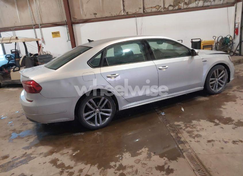 Photo 4 of 2018 Volkswagen Passat 2.0T R-LINE/2.0T S (VIN 1VWAA7A30JC037243)