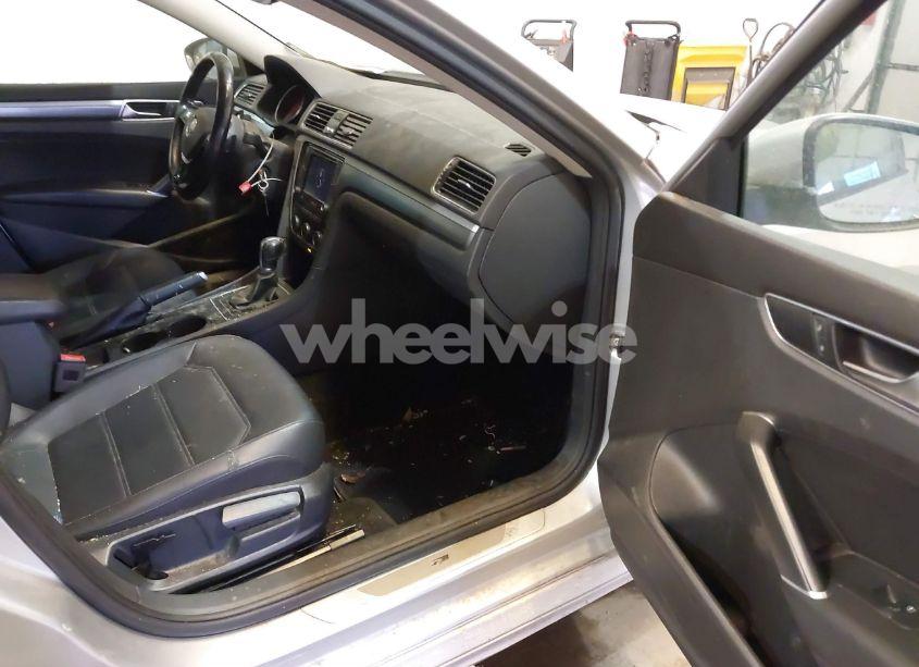 Photo 5 of 2018 Volkswagen Passat 2.0T R-LINE/2.0T S (VIN 1VWAA7A30JC037243)