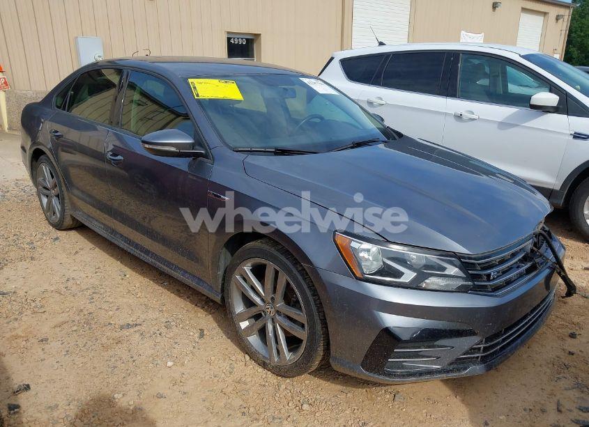 2018 Volkswagen Passat 2.0T R-LINE/2.0T S (VIN 1VWAA7A31JC025005) main photo