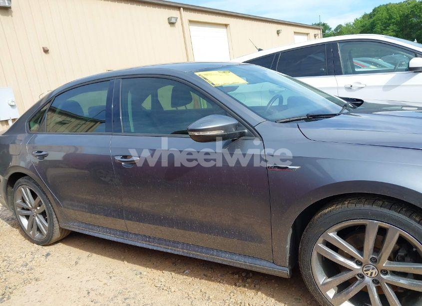 Photo 13 of 2018 Volkswagen Passat 2.0T R-LINE/2.0T S (VIN 1VWAA7A31JC025005)