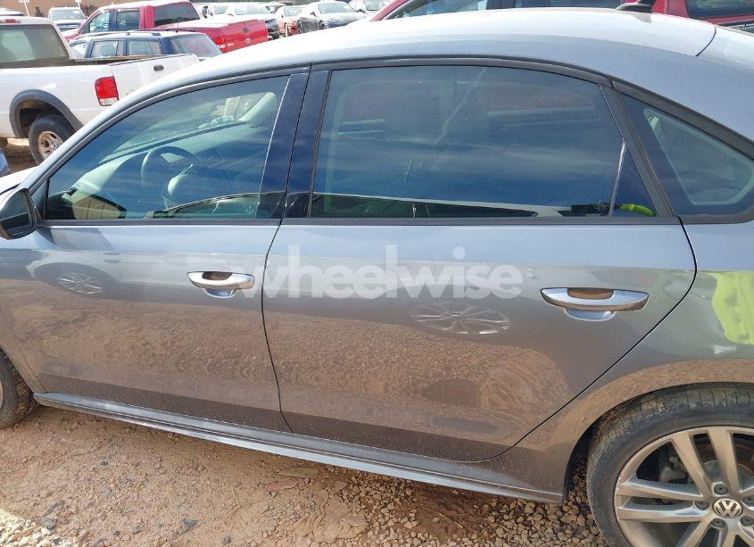 Photo 14 of 2018 Volkswagen Passat 2.0T R-LINE/2.0T S (VIN 1VWAA7A31JC025005)