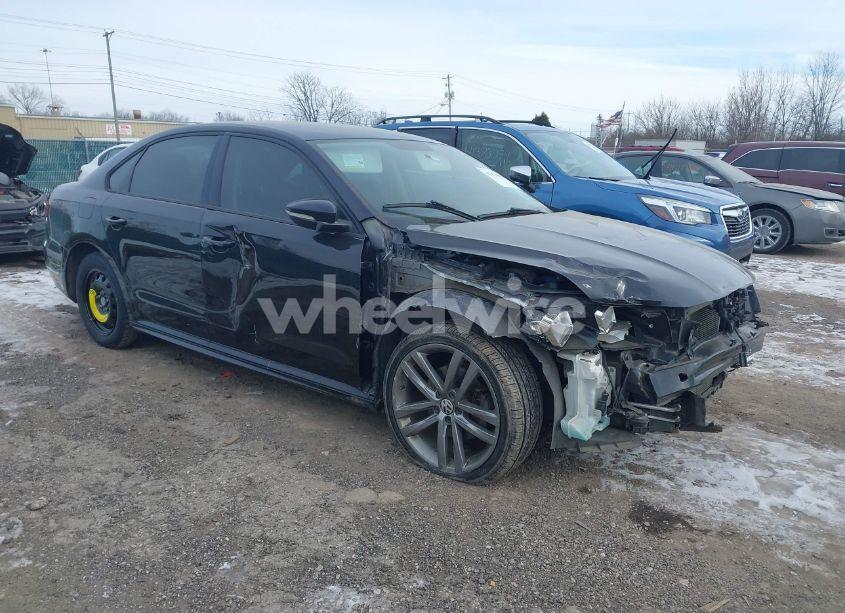 2018 Volkswagen Passat 2.0T R-LINE/2.0T S (VIN 1VWAA7A31JC030608) main photo