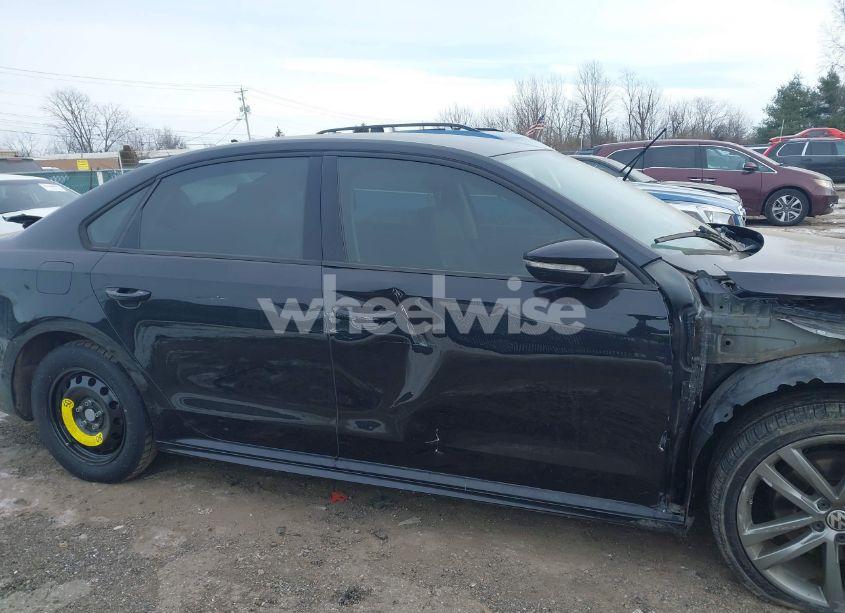 Photo 13 of 2018 Volkswagen Passat 2.0T R-LINE/2.0T S (VIN 1VWAA7A31JC030608)