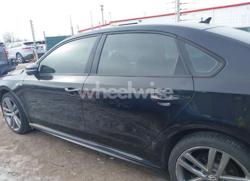 Photo 14 of 2018 Volkswagen Passat 2.0T R-LINE/2.0T S (VIN 1VWAA7A31JC030608)