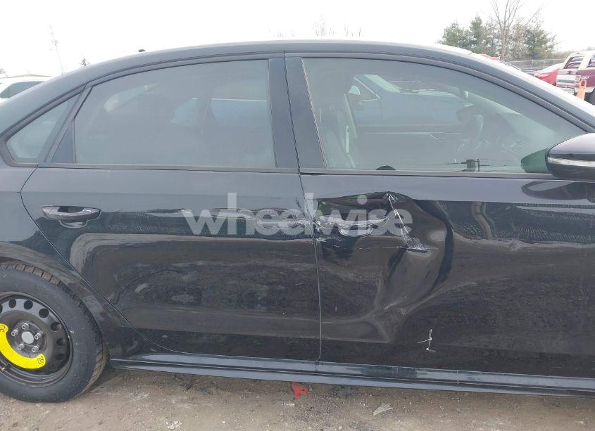 Photo 18 of 2018 Volkswagen Passat 2.0T R-LINE/2.0T S (VIN 1VWAA7A31JC030608)