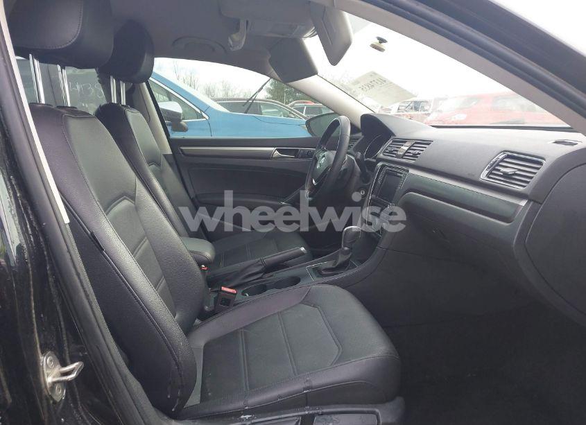 Photo 5 of 2018 Volkswagen Passat 2.0T R-LINE/2.0T S (VIN 1VWAA7A31JC030608)