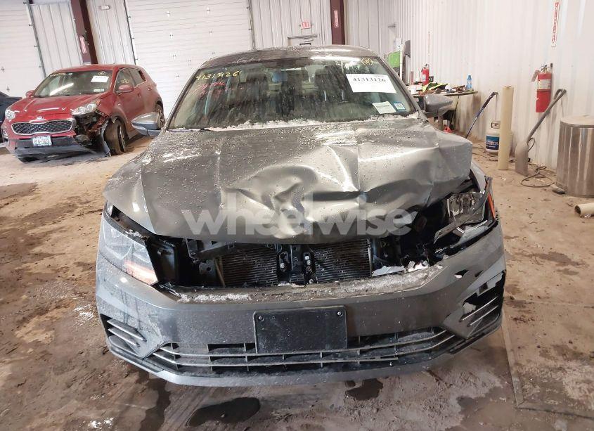 Photo 12 of 2018 Volkswagen Passat 2.0T R-LINE/2.0T S (VIN 1VWAA7A31JC031628)