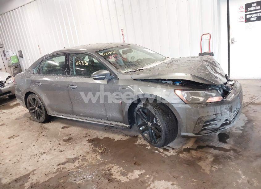 Photo 13 of 2018 Volkswagen Passat 2.0T R-LINE/2.0T S (VIN 1VWAA7A31JC031628)