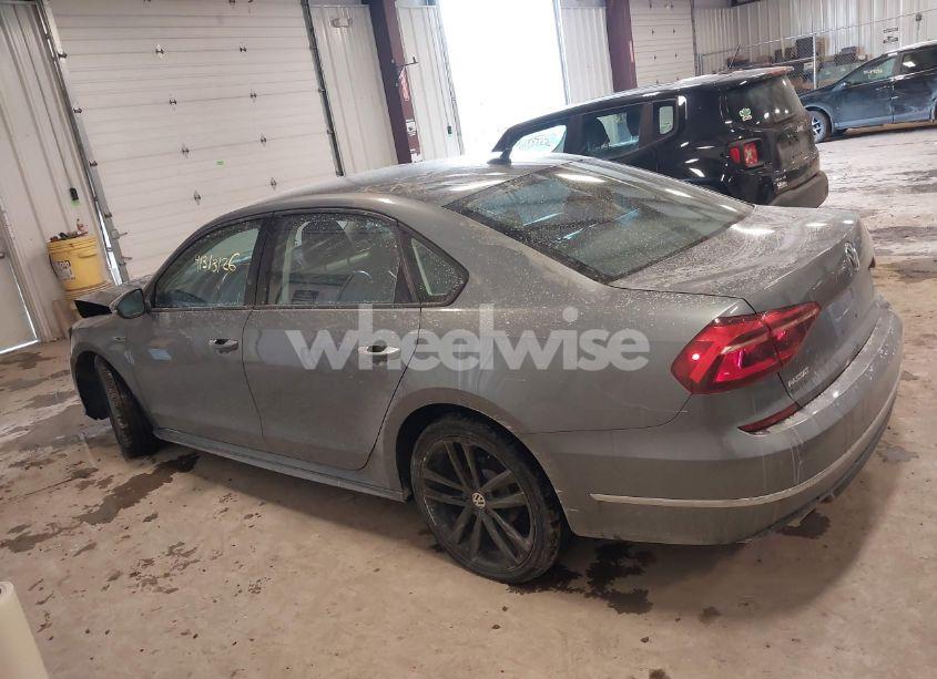 Photo 14 of 2018 Volkswagen Passat 2.0T R-LINE/2.0T S (VIN 1VWAA7A31JC031628)