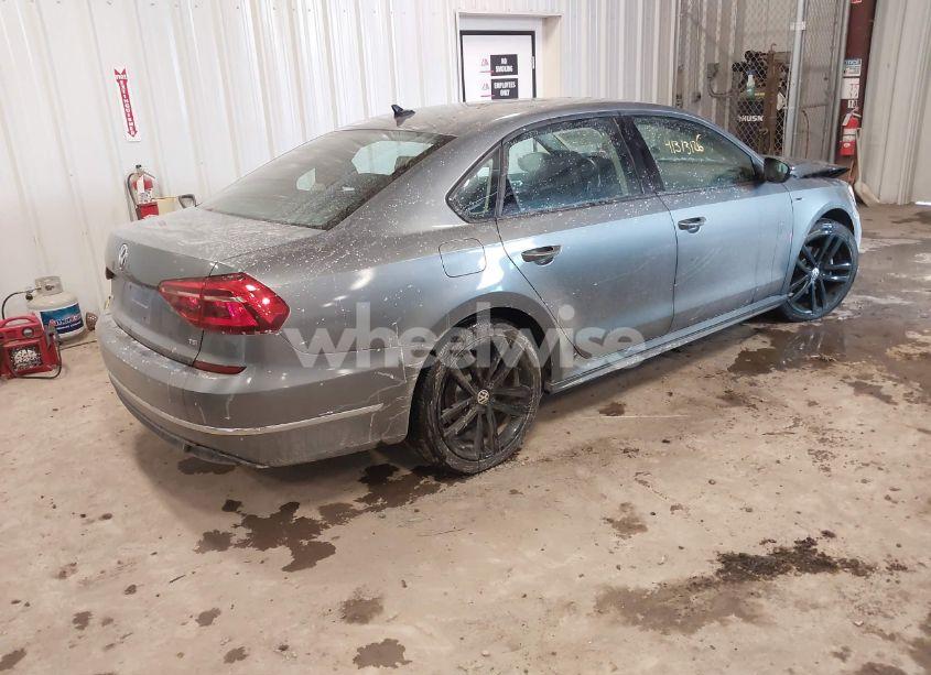 Photo 4 of 2018 Volkswagen Passat 2.0T R-LINE/2.0T S (VIN 1VWAA7A31JC031628)