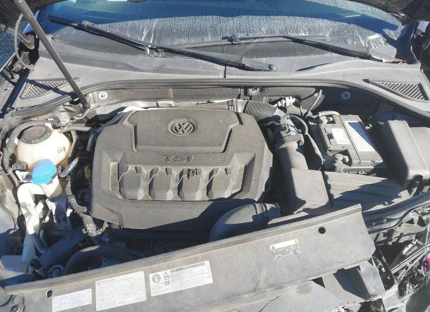 Photo 10 of 2018 Volkswagen Passat 2.0T R-LINE/2.0T S (VIN 1VWAA7A31JC039888)