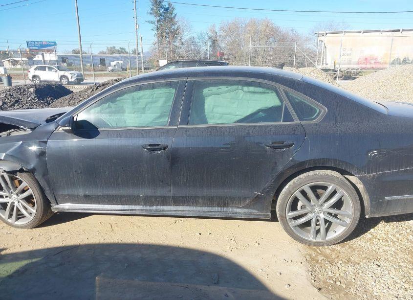 Photo 14 of 2018 Volkswagen Passat 2.0T R-LINE/2.0T S (VIN 1VWAA7A31JC039888)