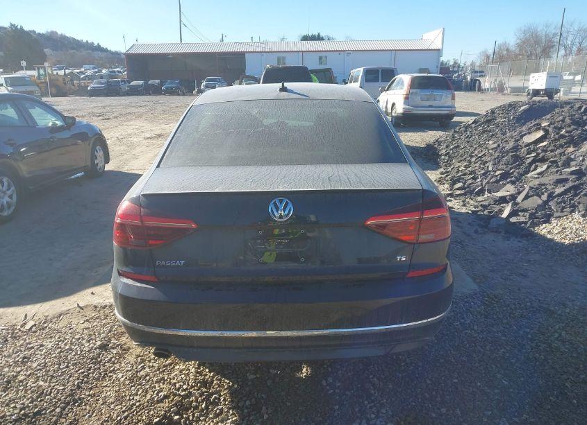 Photo 16 of 2018 Volkswagen Passat 2.0T R-LINE/2.0T S (VIN 1VWAA7A31JC039888)