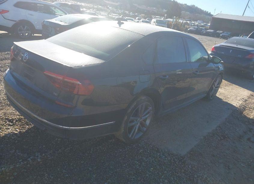 Photo 4 of 2018 Volkswagen Passat 2.0T R-LINE/2.0T S (VIN 1VWAA7A31JC039888)