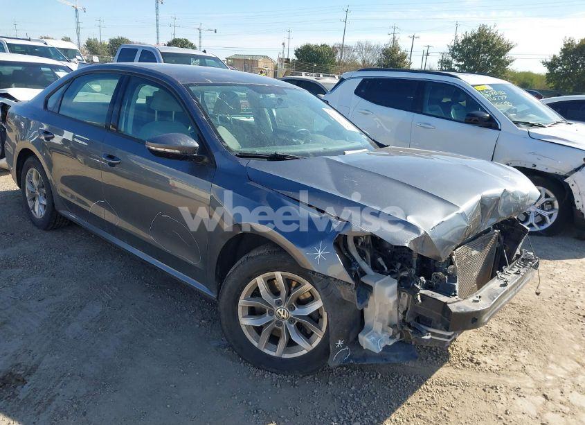 2018 Volkswagen Passat 2.0T R-LINE/2.0T S (VIN 1VWAA7A32JC000968) main photo