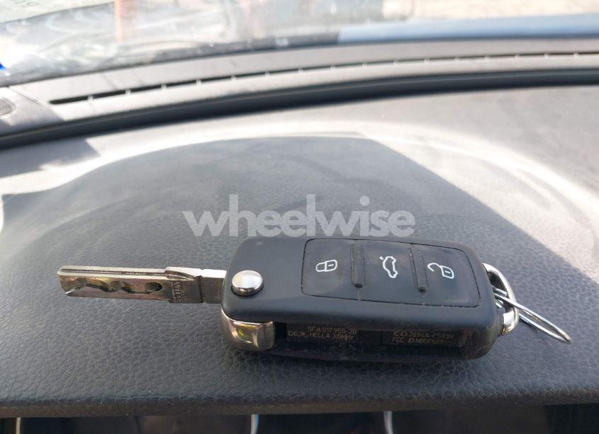 Photo 11 of 2018 Volkswagen Passat 2.0T R-LINE/2.0T S (VIN 1VWAA7A32JC000968)