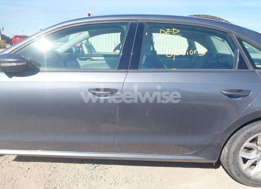 Photo 15 of 2018 Volkswagen Passat 2.0T R-LINE/2.0T S (VIN 1VWAA7A32JC000968)