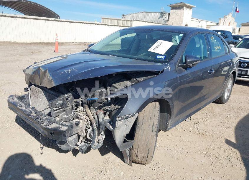 Photo 2 of 2018 Volkswagen Passat 2.0T R-LINE/2.0T S (VIN 1VWAA7A32JC000968)