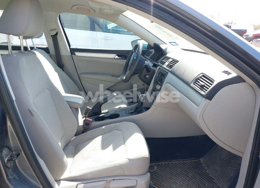 Photo 5 of 2018 Volkswagen Passat 2.0T R-LINE/2.0T S (VIN 1VWAA7A32JC000968)