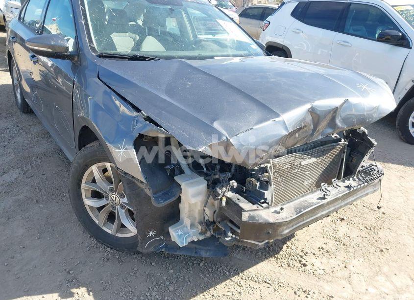 Photo 6 of 2018 Volkswagen Passat 2.0T R-LINE/2.0T S (VIN 1VWAA7A32JC000968)