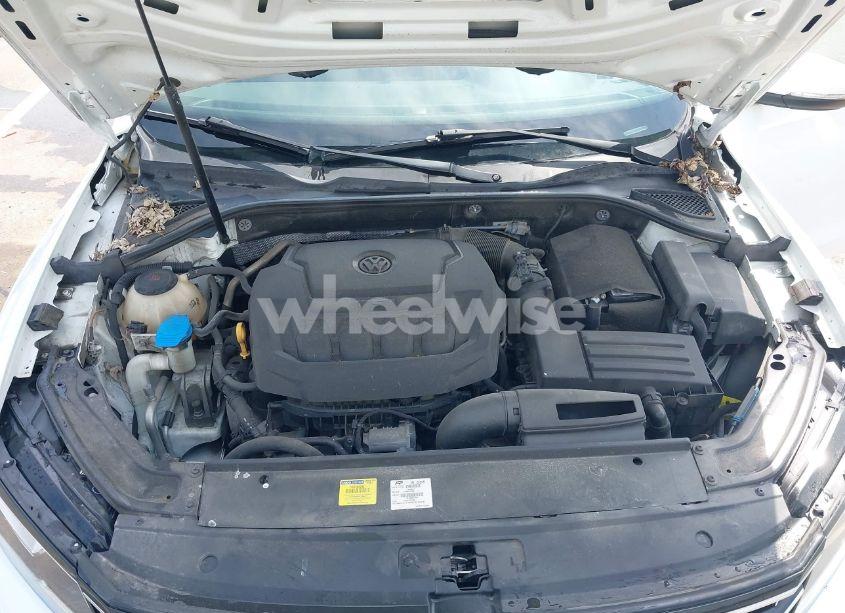 Photo 10 of 2018 Volkswagen Passat 2.0T R-LINE/2.0T S (VIN 1VWAA7A32JC011176)
