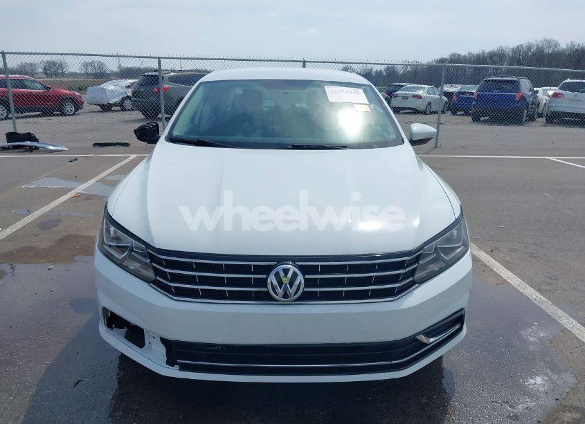 Photo 12 of 2018 Volkswagen Passat 2.0T R-LINE/2.0T S (VIN 1VWAA7A32JC011176)