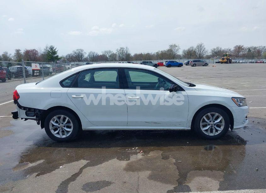 Photo 13 of 2018 Volkswagen Passat 2.0T R-LINE/2.0T S (VIN 1VWAA7A32JC011176)