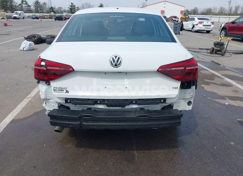 Photo 6 of 2018 Volkswagen Passat 2.0T R-LINE/2.0T S (VIN 1VWAA7A32JC011176)