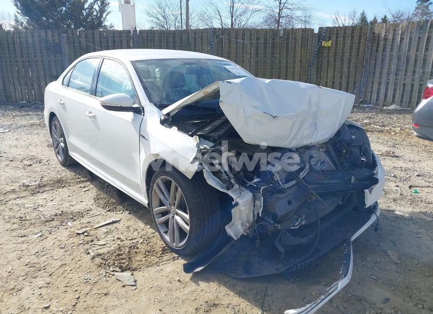 2018 Volkswagen Passat 2.0T R-LINE/2.0T S (VIN 1VWAA7A32JC012571) main photo