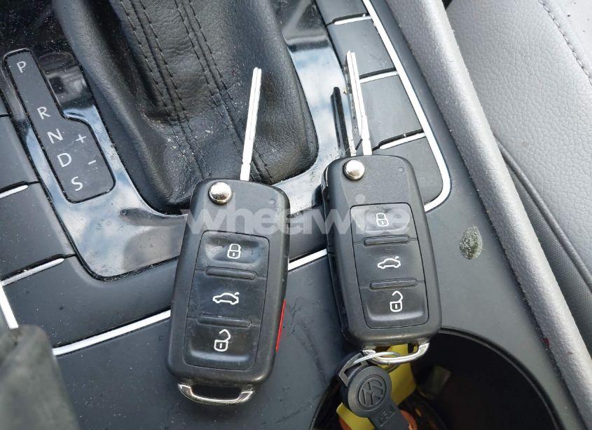 Photo 11 of 2018 Volkswagen Passat 2.0T R-LINE/2.0T S (VIN 1VWAA7A32JC012571)