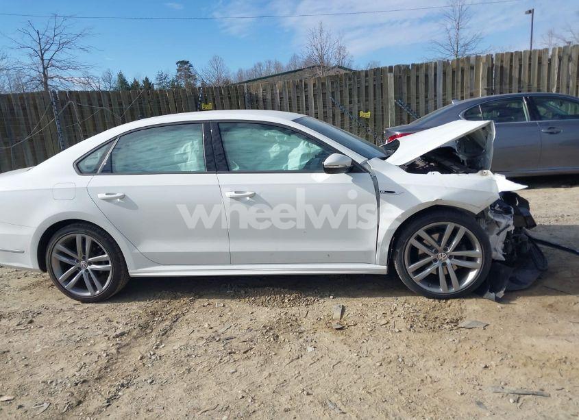 Photo 13 of 2018 Volkswagen Passat 2.0T R-LINE/2.0T S (VIN 1VWAA7A32JC012571)