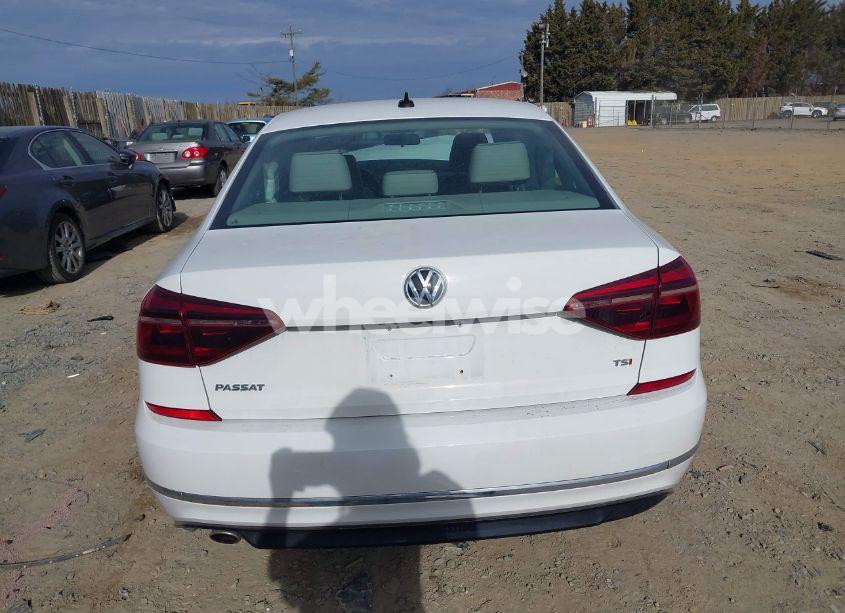 Photo 16 of 2018 Volkswagen Passat 2.0T R-LINE/2.0T S (VIN 1VWAA7A32JC012571)