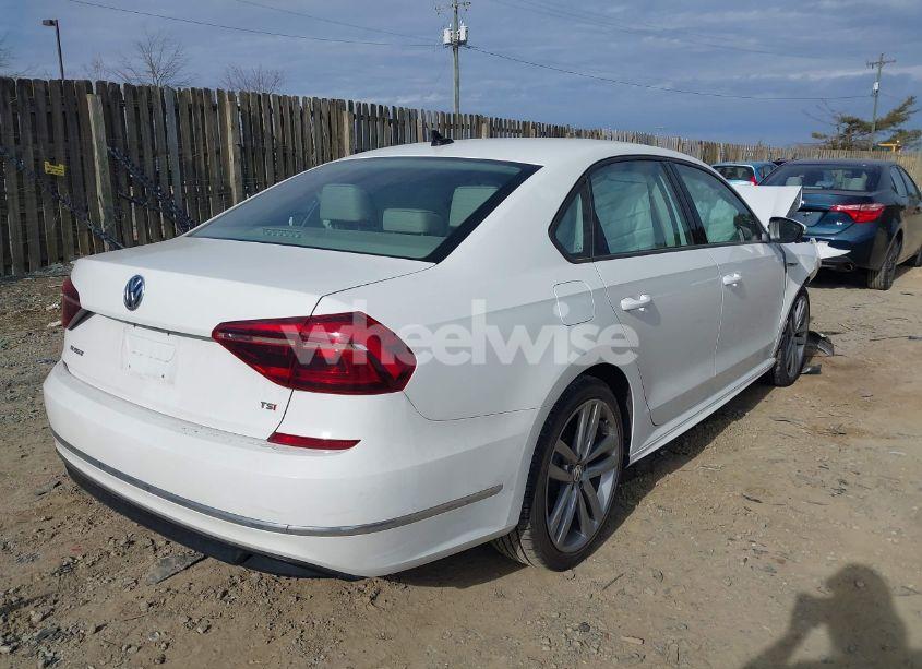 Photo 4 of 2018 Volkswagen Passat 2.0T R-LINE/2.0T S (VIN 1VWAA7A32JC012571)