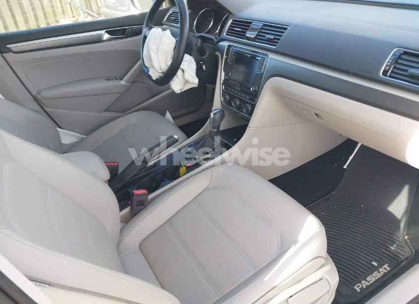 Photo 5 of 2018 Volkswagen Passat 2.0T R-LINE/2.0T S (VIN 1VWAA7A32JC012571)