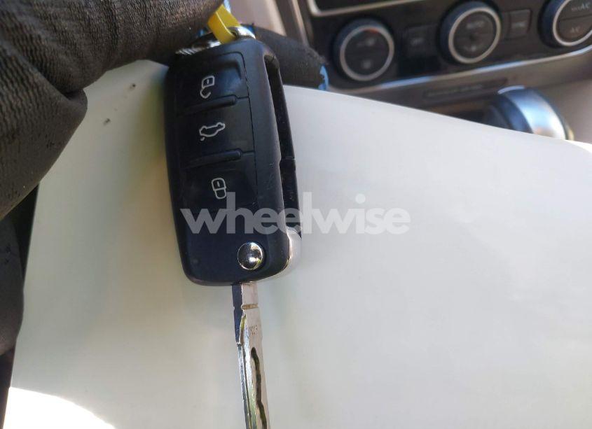 Photo 11 of 2018 Volkswagen Passat 2.0T R-LINE/2.0T S (VIN 1VWAA7A32JC014403)