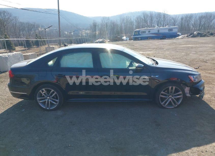 Photo 13 of 2018 Volkswagen Passat 2.0T R-LINE/2.0T S (VIN 1VWAA7A32JC014403)