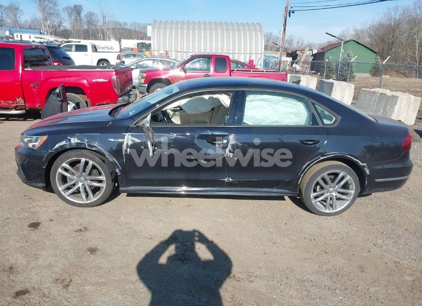 Photo 14 of 2018 Volkswagen Passat 2.0T R-LINE/2.0T S (VIN 1VWAA7A32JC014403)
