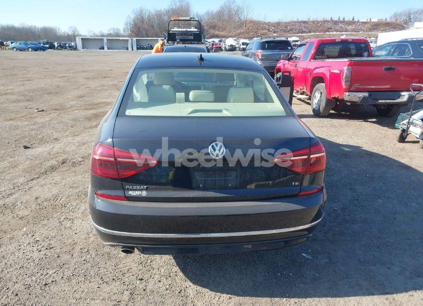 Photo 16 of 2018 Volkswagen Passat 2.0T R-LINE/2.0T S (VIN 1VWAA7A32JC014403)