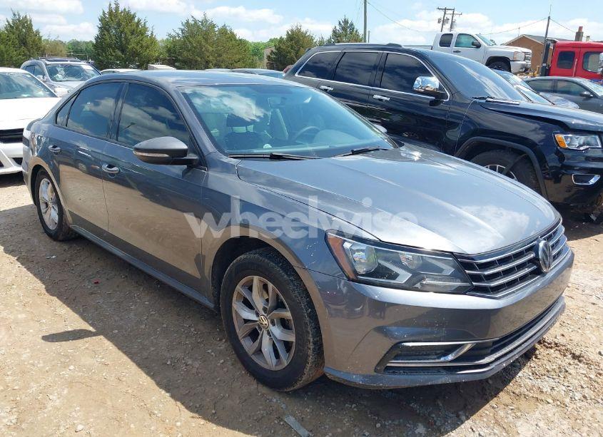 2018 Volkswagen Passat 2.0T R-LINE/2.0T S (VIN 1VWAA7A32JC022159) main photo