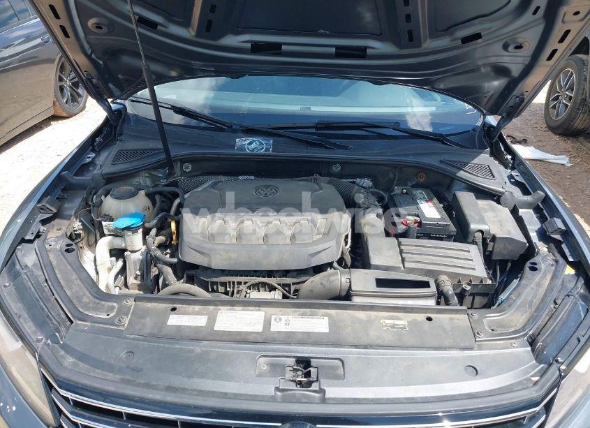 Photo 10 of 2018 Volkswagen Passat 2.0T R-LINE/2.0T S (VIN 1VWAA7A32JC022159)