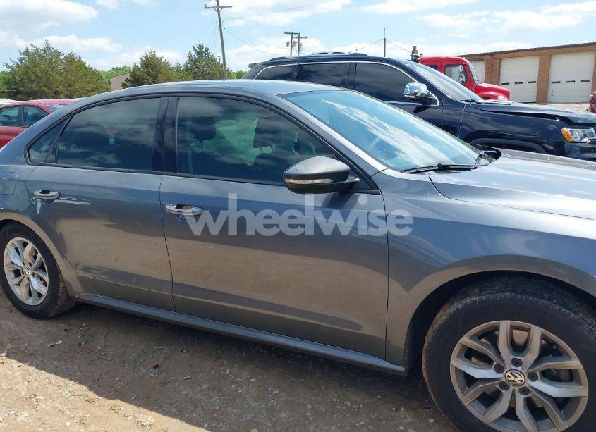 Photo 13 of 2018 Volkswagen Passat 2.0T R-LINE/2.0T S (VIN 1VWAA7A32JC022159)