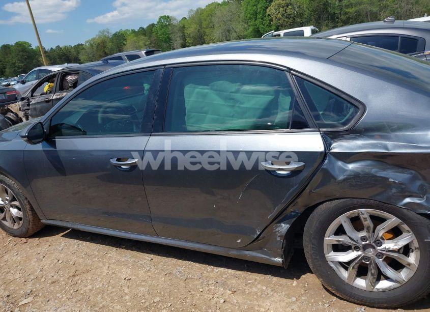 Photo 14 of 2018 Volkswagen Passat 2.0T R-LINE/2.0T S (VIN 1VWAA7A32JC022159)