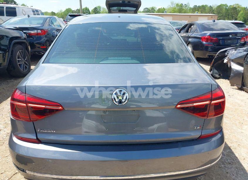 Photo 16 of 2018 Volkswagen Passat 2.0T R-LINE/2.0T S (VIN 1VWAA7A32JC022159)