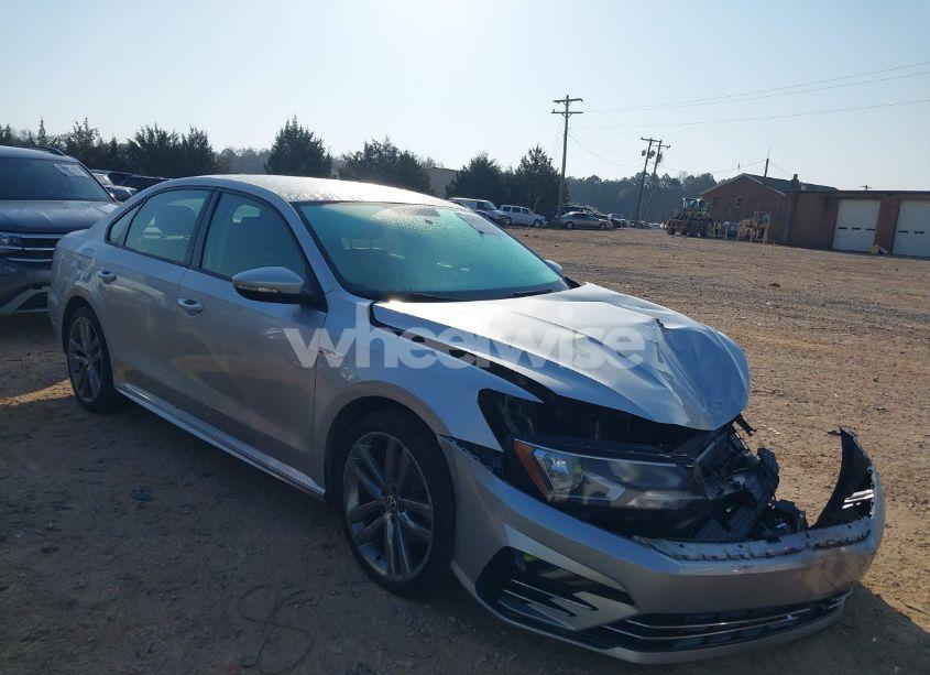 2018 Volkswagen Passat 2.0T R-LINE/2.0T S (VIN 1VWAA7A32JC035560) main photo